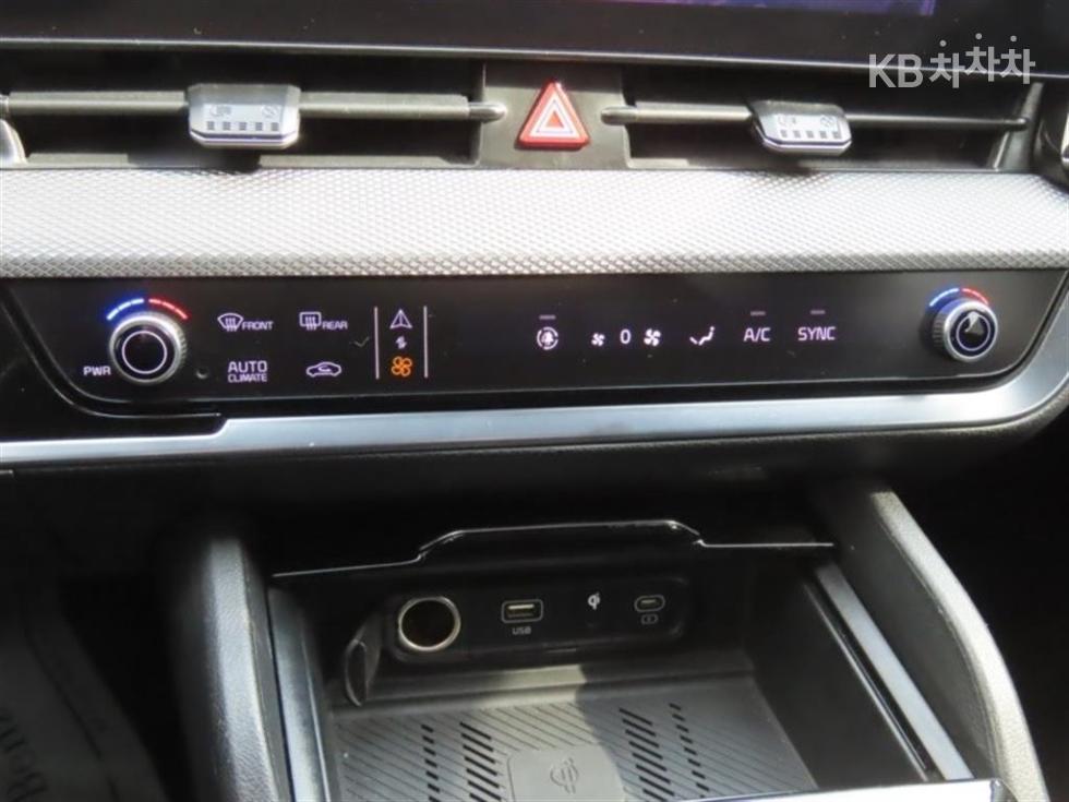 2022 - kia sportage