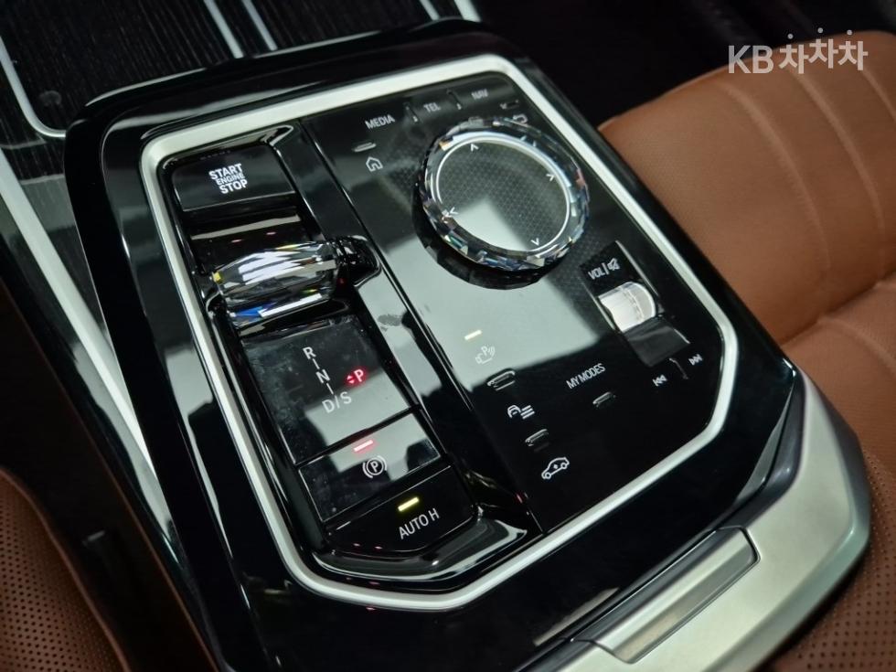 BMW 7er — miniaturë 8