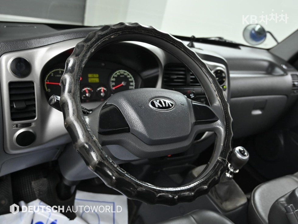 2013 - kia bongo iii