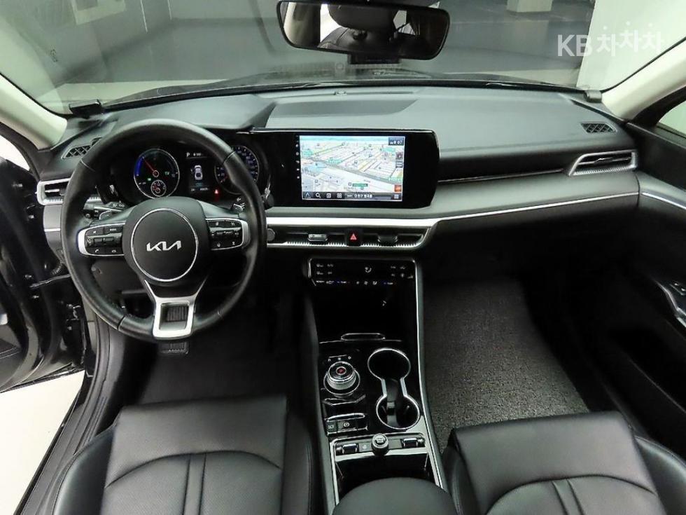 2022 - kia k5