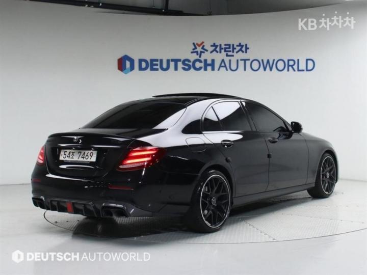 Mercedes-Benz E-Class W213 E300 4Matic AMG Line 4