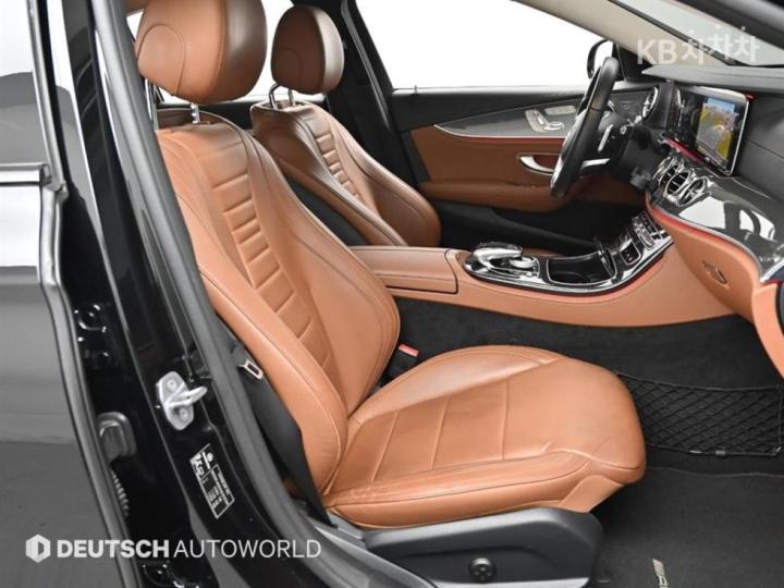 Mercedes-Benz E-Class W213 E300 4Matic AMG Line 9