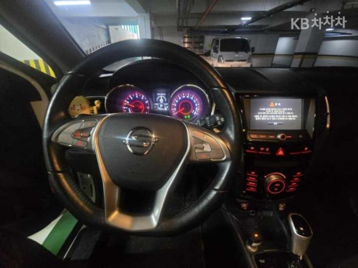 KG Mobility (Ssangyong) Tivoli Gasoline LX 4WD Premium Type 5