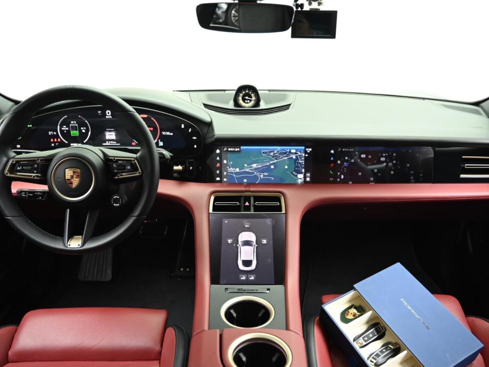 Porsche Taycan — miniaturë 7