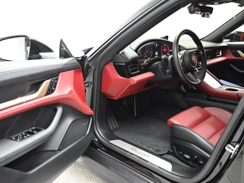 Porsche Taycan — miniaturë 11
