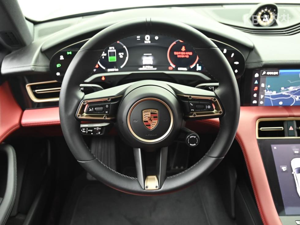 Porsche Taycan — miniaturë 13