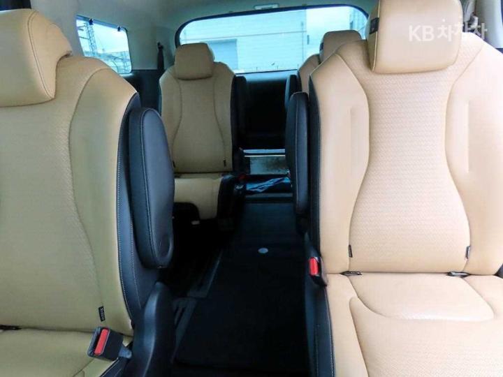 Kia Carnival D2.2 Signature 8