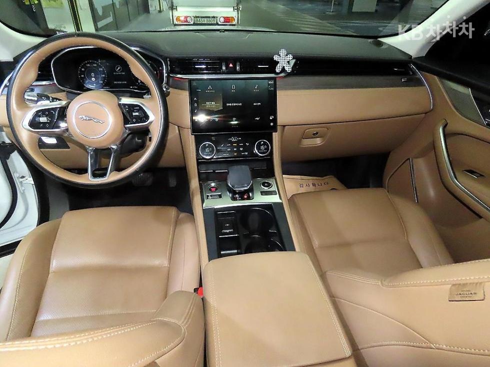 2021 - jaguar f-pace