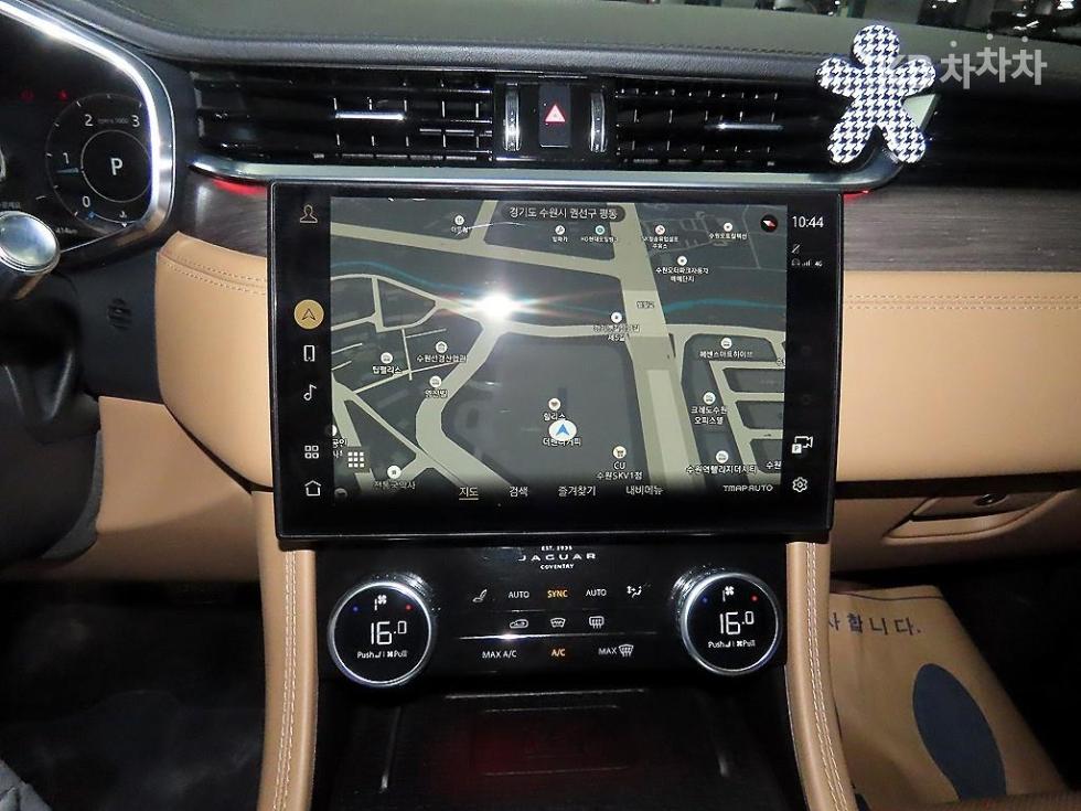 2021 - jaguar f-pace