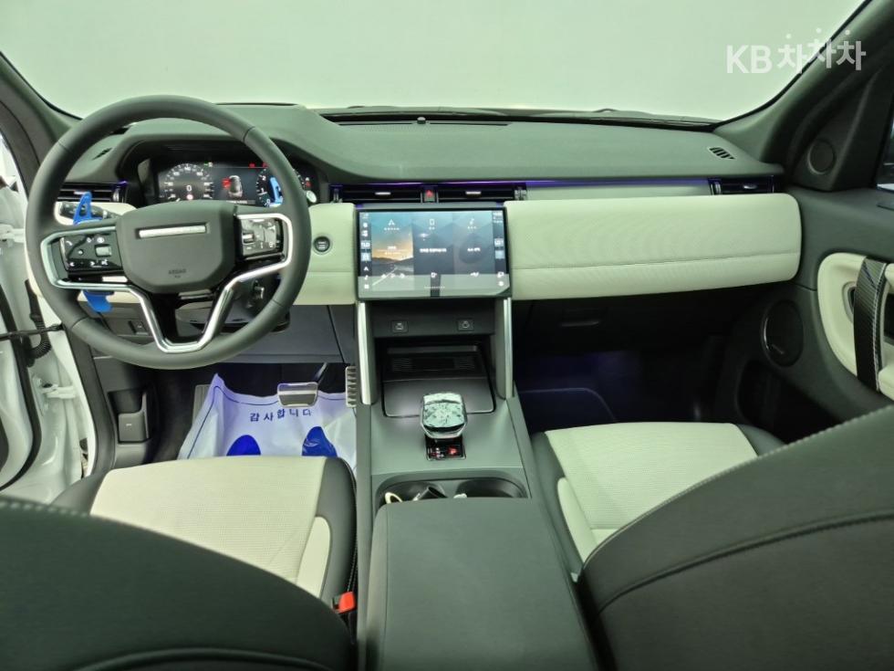 2025 Land Rover 2 photo