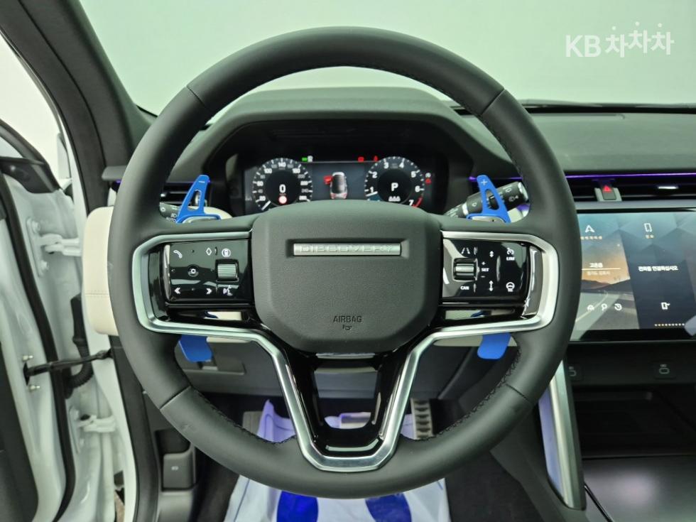 2025 Land Rover 2 photo