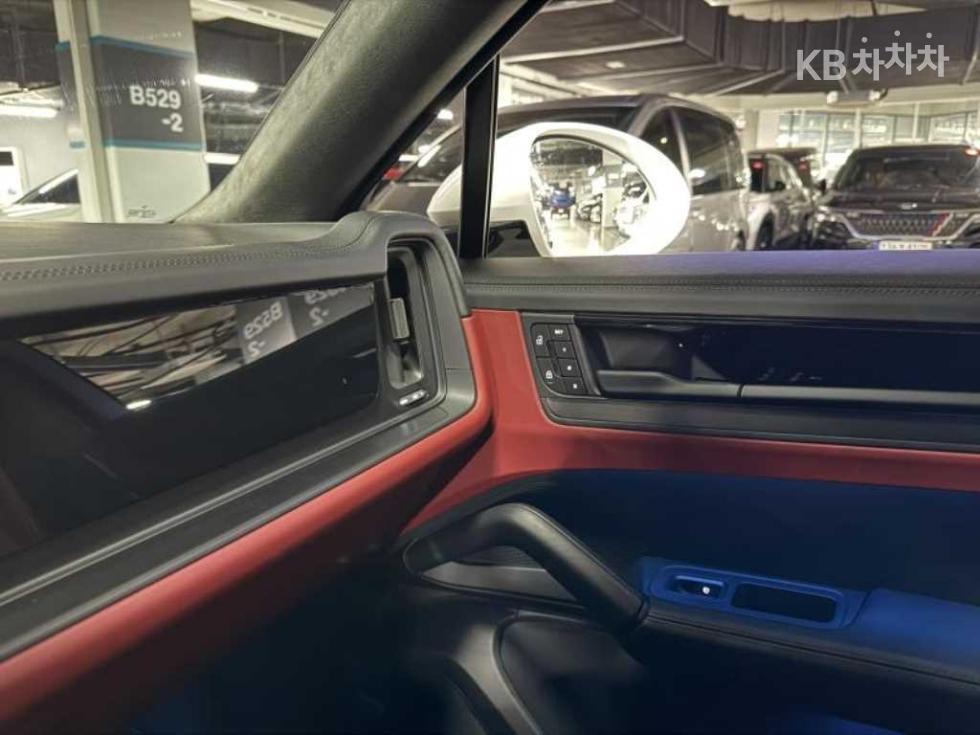 Porsche Cayenne — miniaturë 15