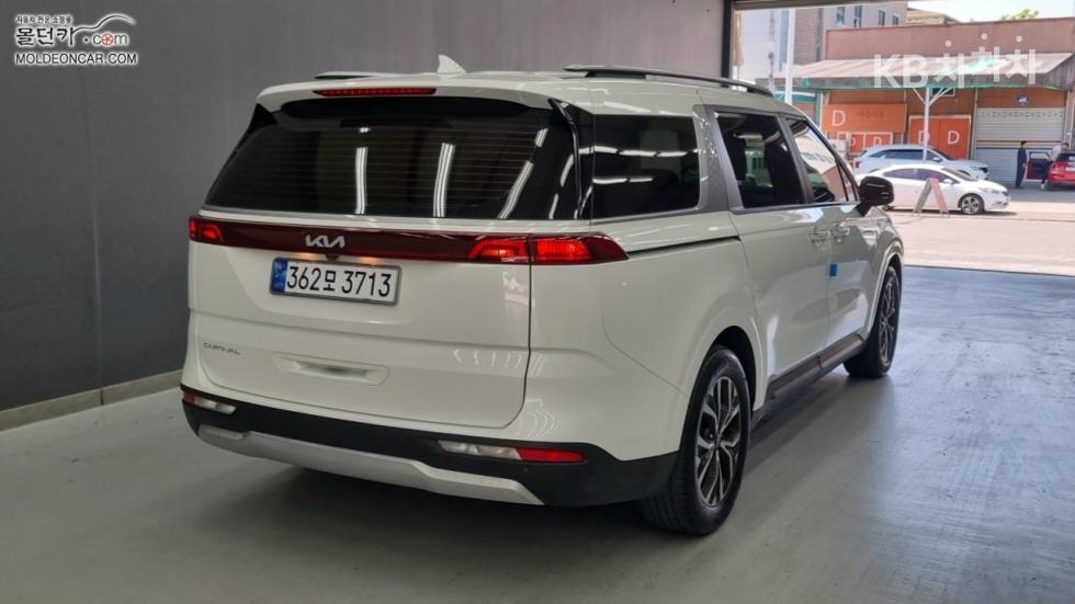 2022 - kia carnival