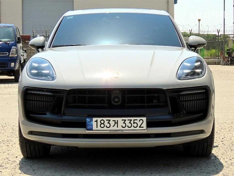 2023 porsche macan