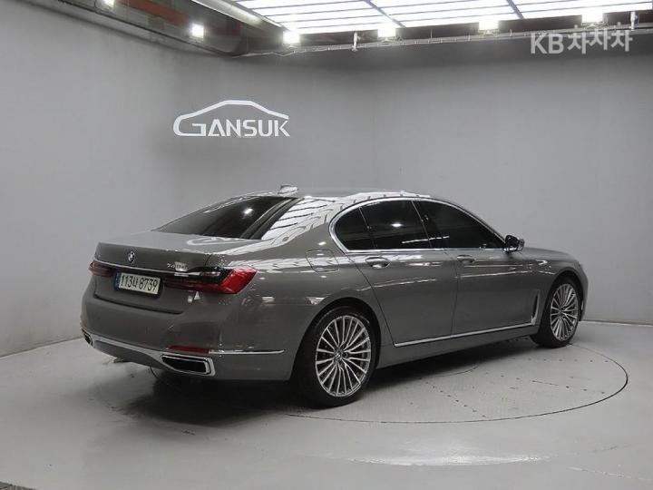 BMW 7 Series G11 740d xDrive Design Pure Excellence 5