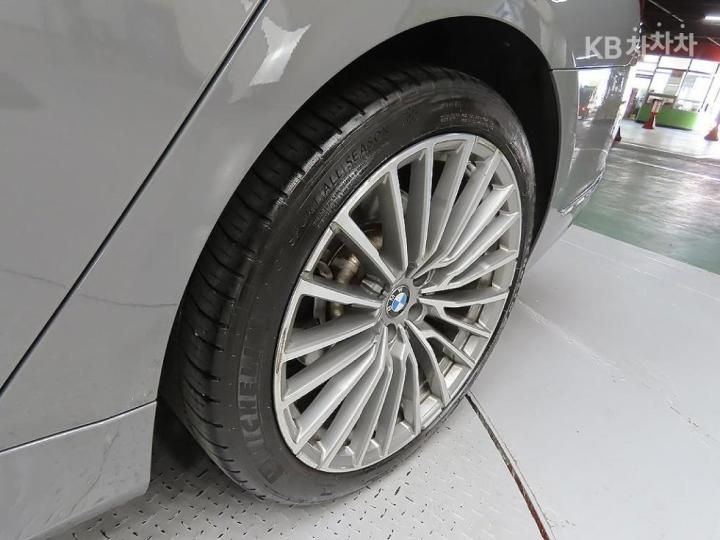 BMW 7 Series G11 740d xDrive Design Pure Excellence 6