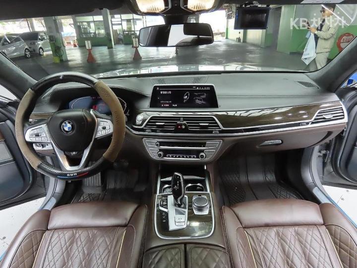 BMW 7 Series G11 740d xDrive Design Pure Excellence 9