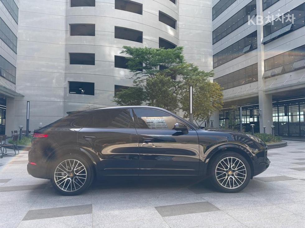 2020 Porsche (9Y0) photo