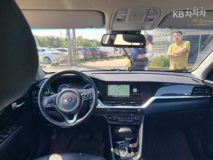 Kia Niro 1.6 HEV Prestige 8