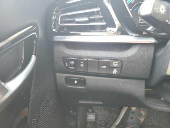 Kia Niro 1.6 HEV Prestige 10