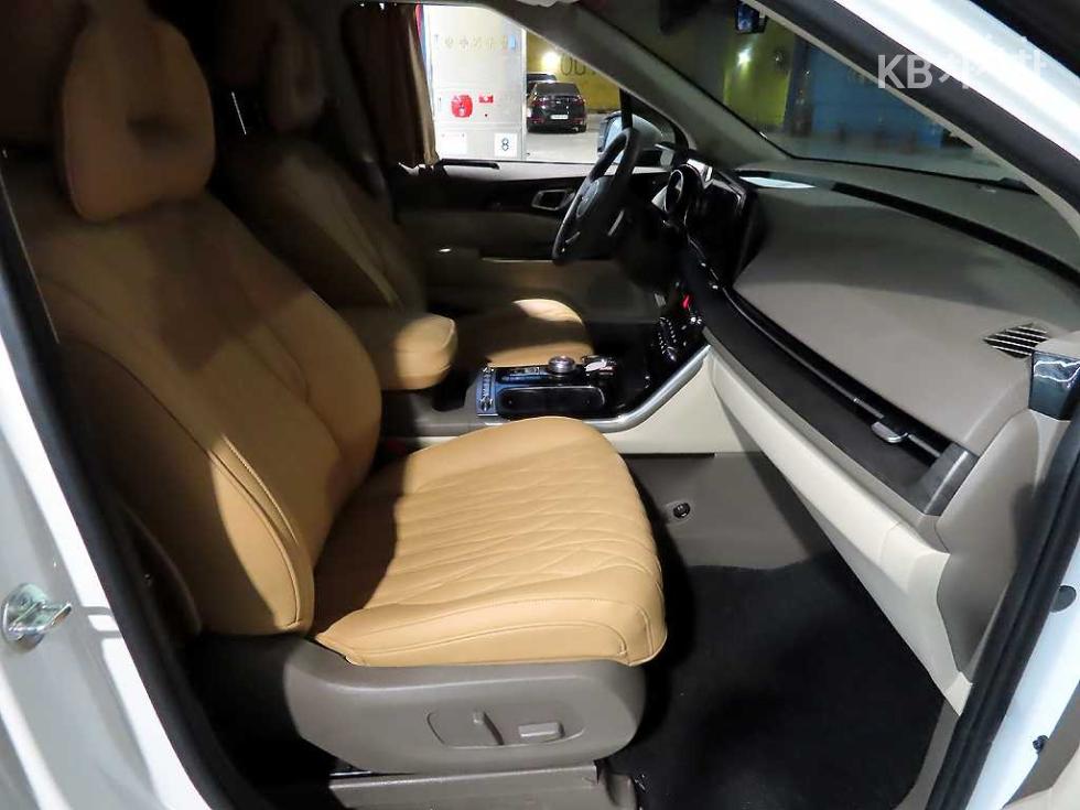 2023 - kia carnival