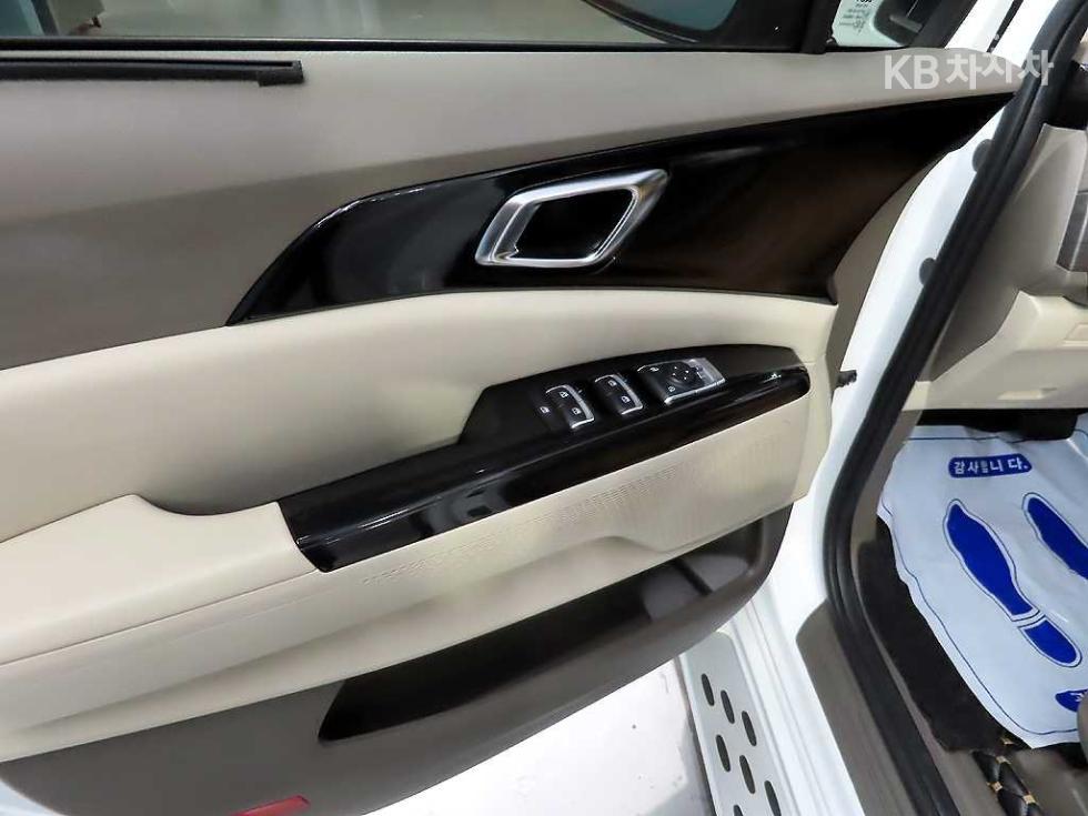 2023 - kia carnival
