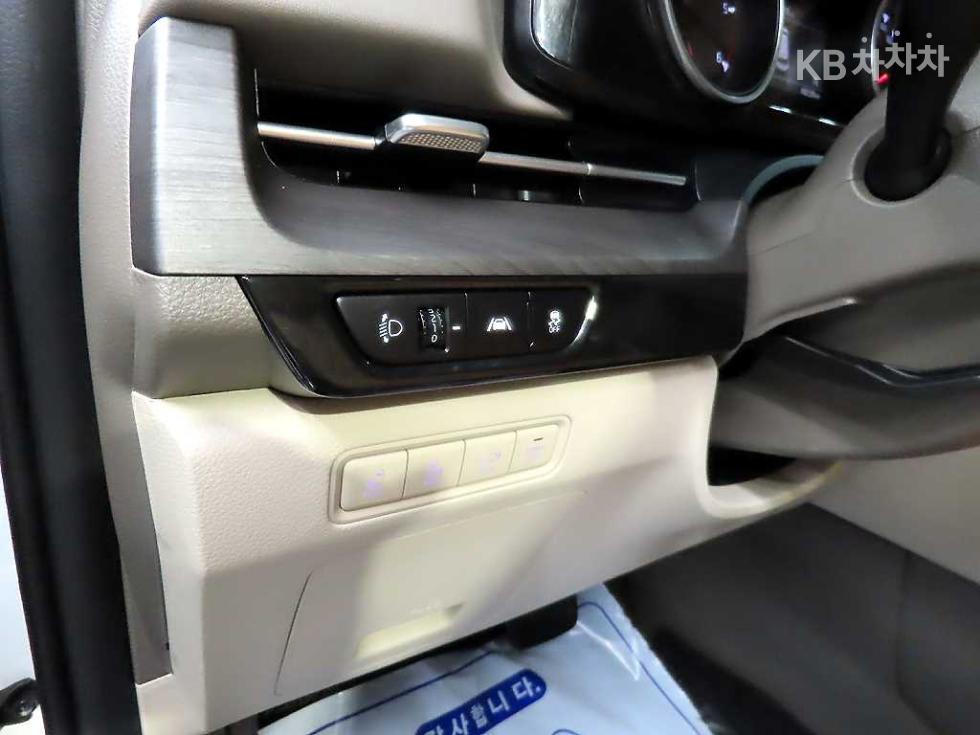 2023 - kia carnival