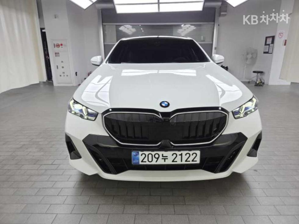 2025 BMW 5 series 530i xDrive M Sport