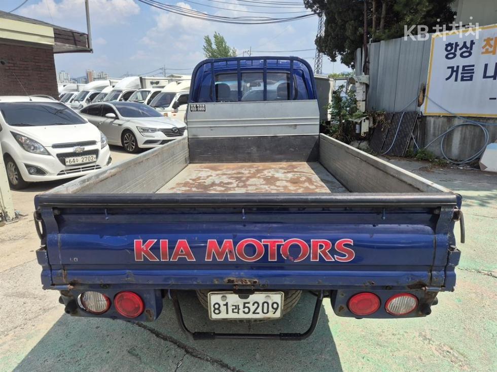 2011 - kia bongo iii