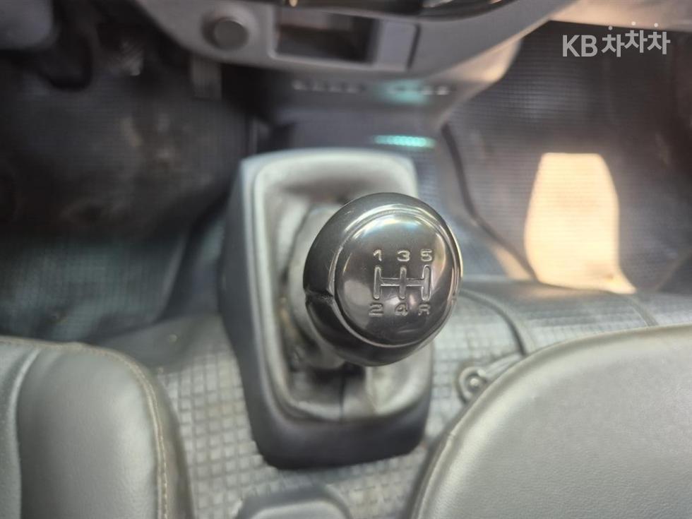 2011 - kia bongo iii