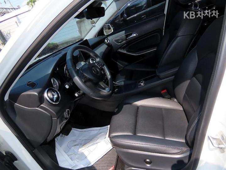Mercedes-Benz GLA-Class X156 GLA200 d 6
