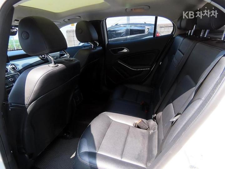 Mercedes-Benz GLA-Class X156 GLA200 d 7
