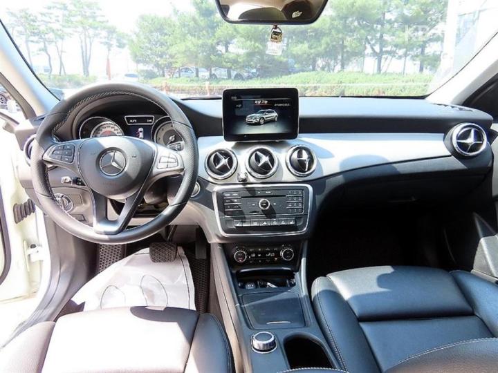 Mercedes-Benz GLA-Class X156 GLA200 d 8