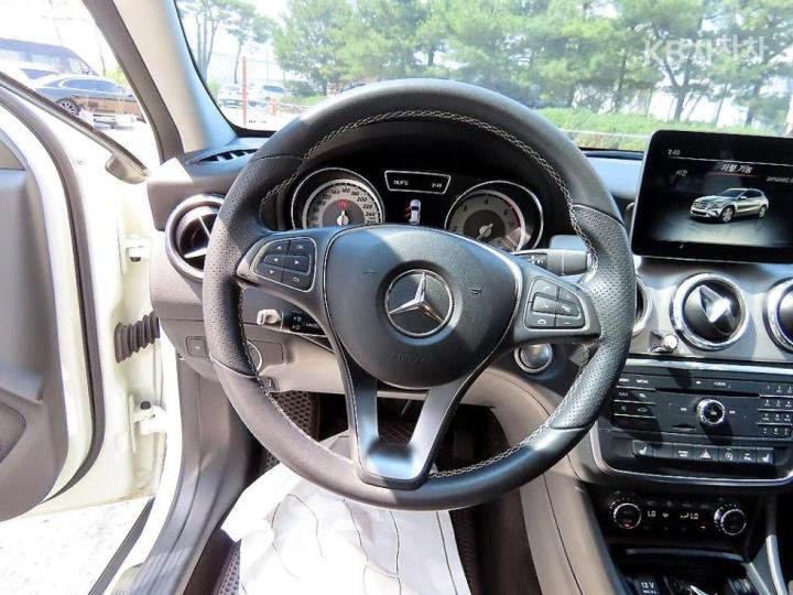 Mercedes-Benz GLA-Class X156 GLA200 d 9