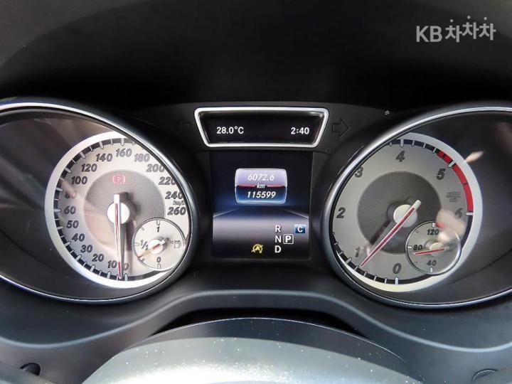 Mercedes-Benz GLA-Class X156 GLA200 d 10