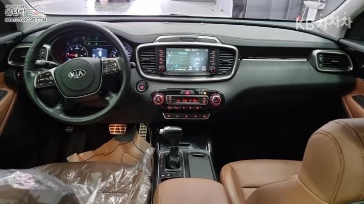 Kia Sorento 2.0 Diesel 2WD Master 8