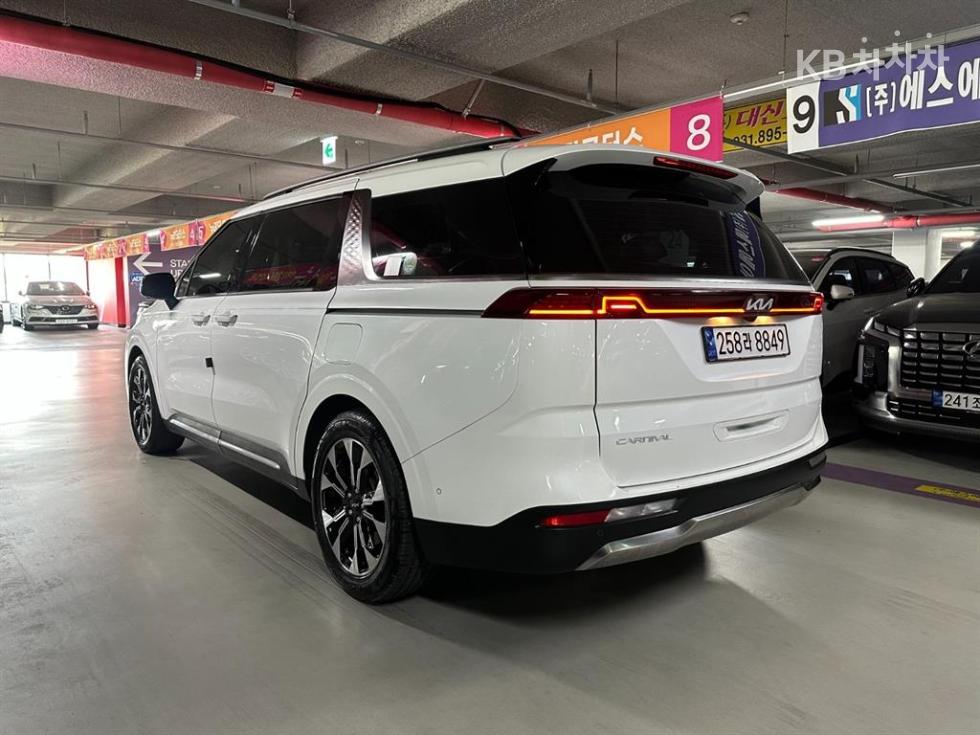 2023 - kia carnival
