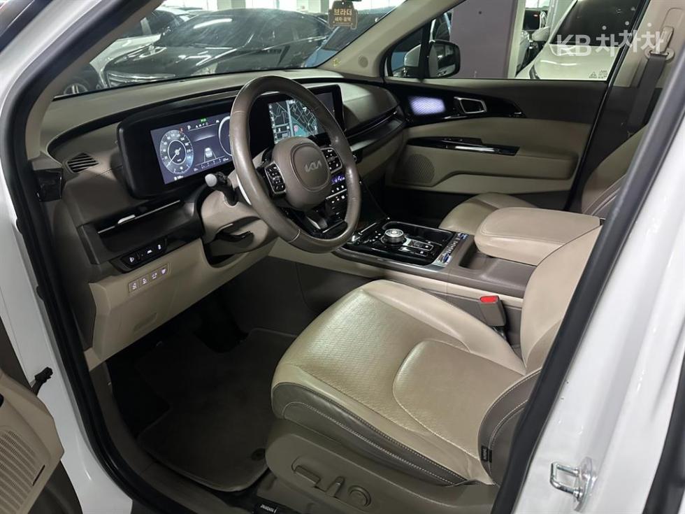 2023 - kia carnival