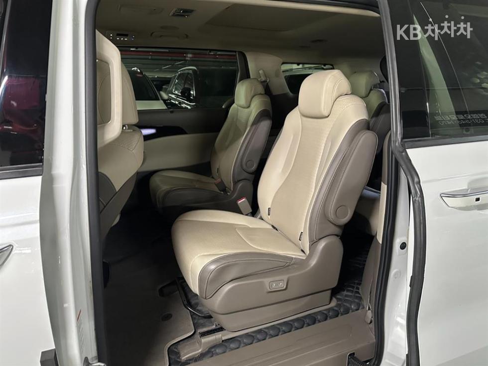 2023 - kia carnival