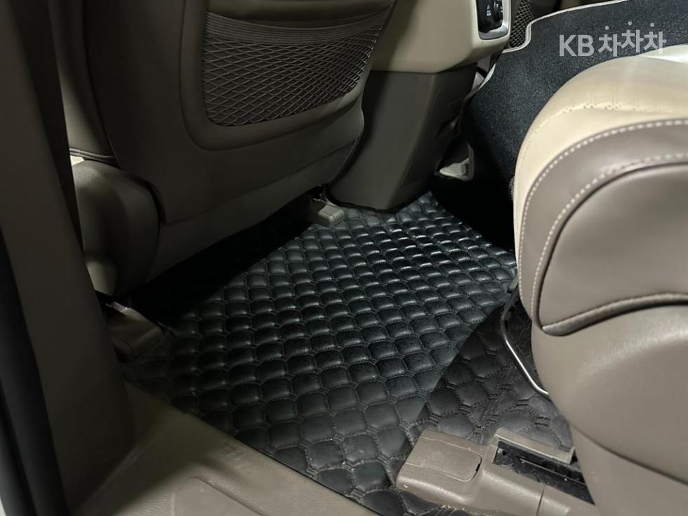 2023 - kia carnival