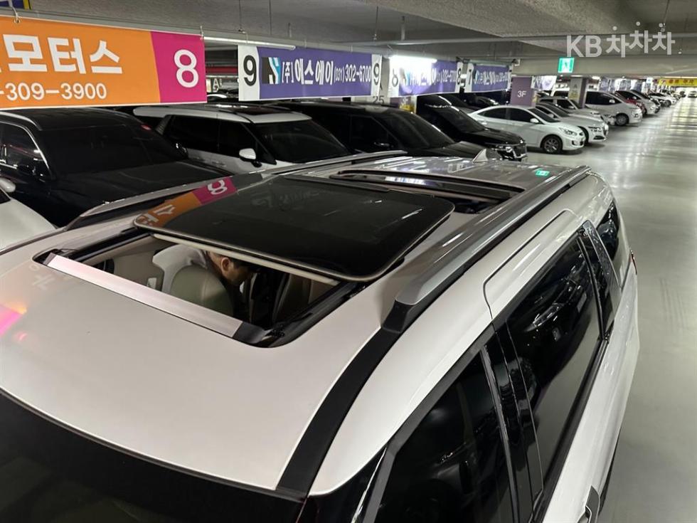 2023 - kia carnival