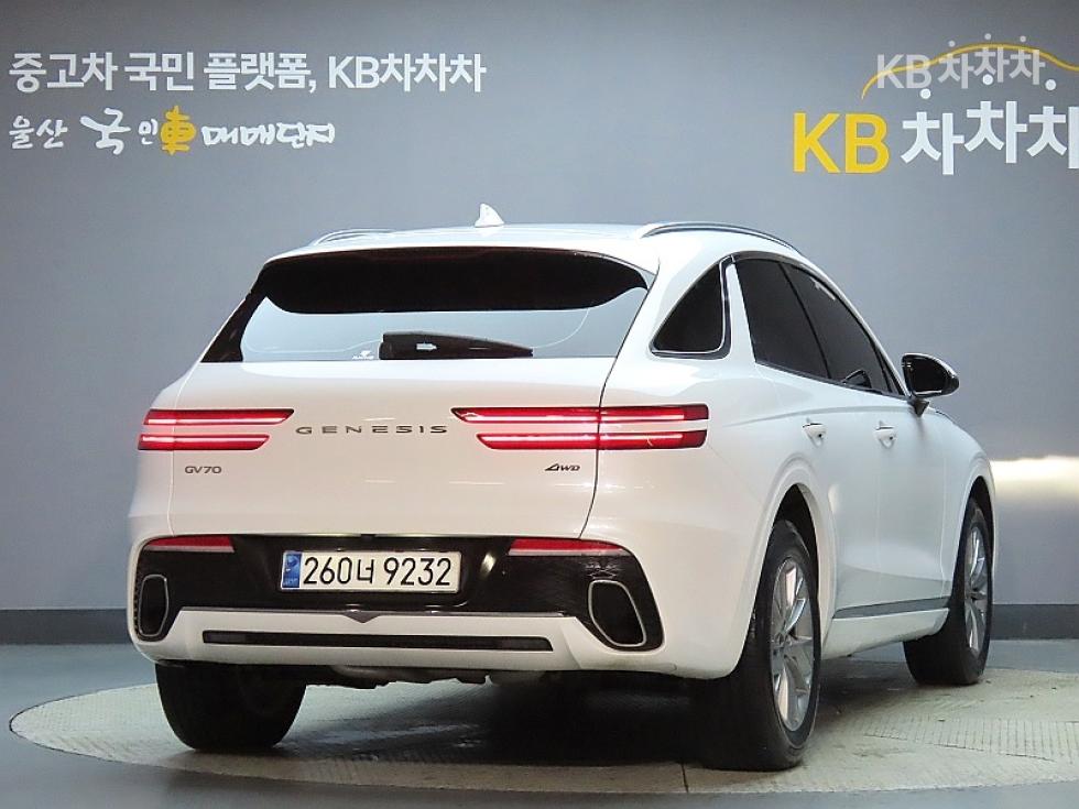 2023 Genesis GV70 photo