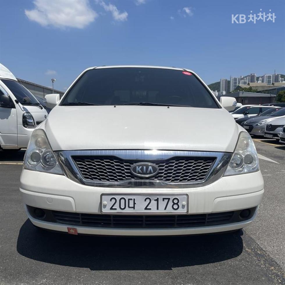2011 - kia carnival