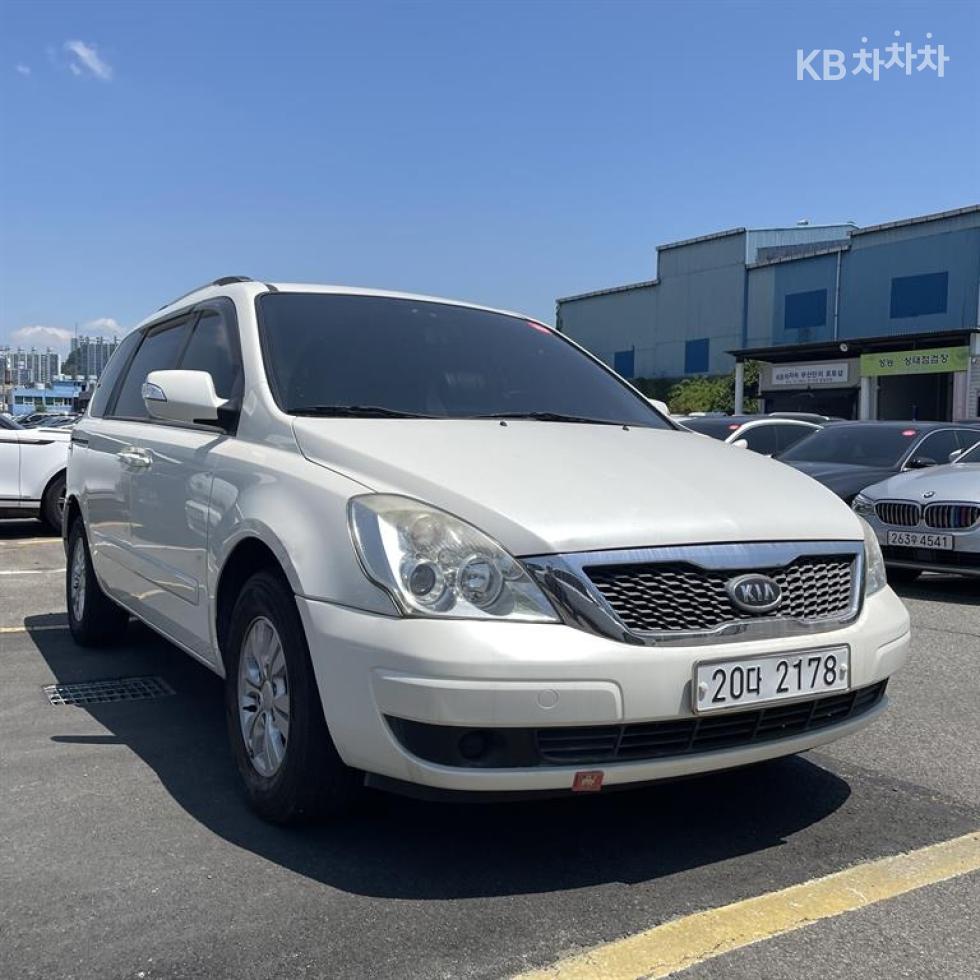 2011 - kia carnival