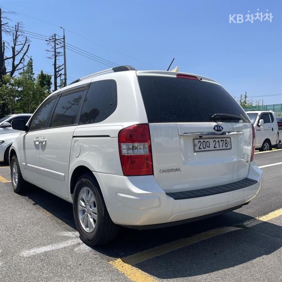 2011 - kia carnival