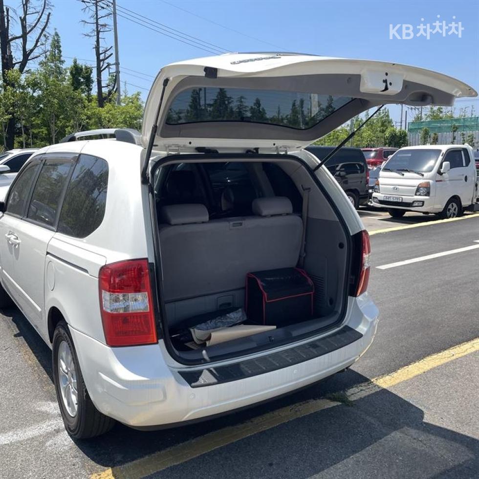 2011 - kia carnival