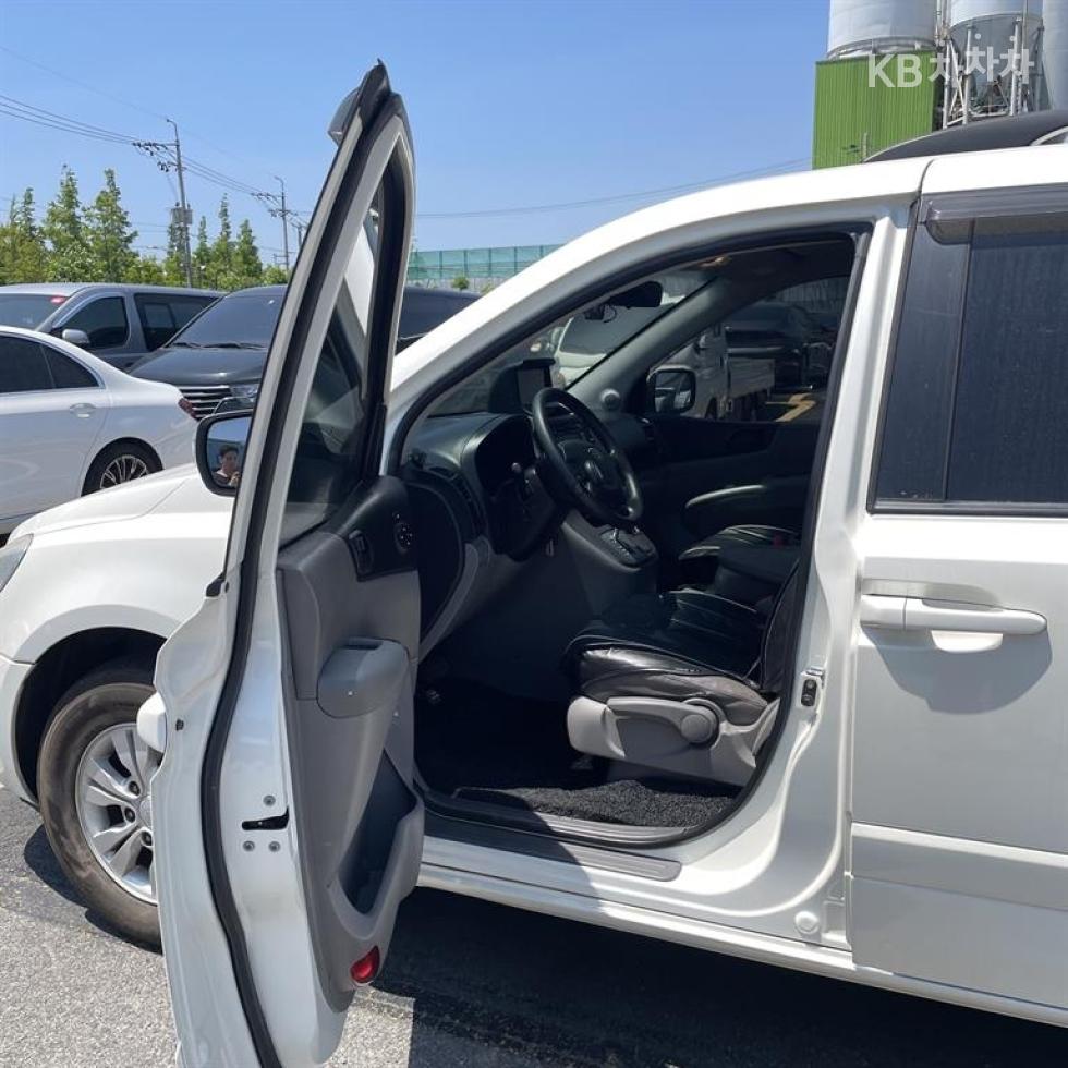 2011 - kia carnival