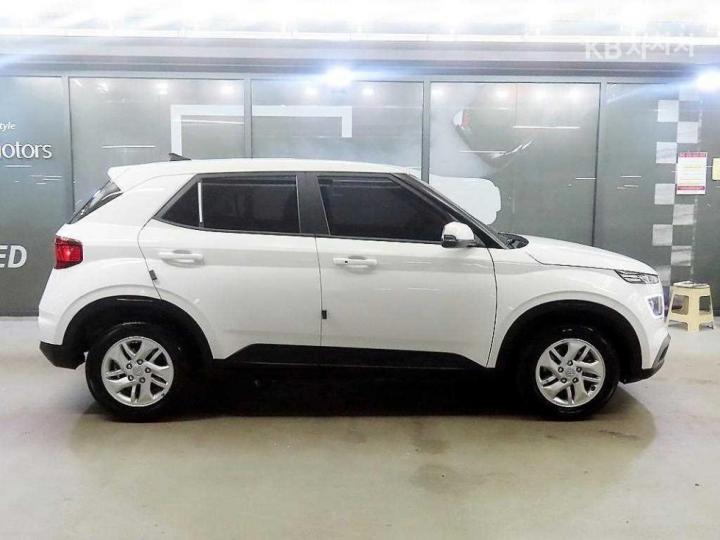 Hyundai Venue Gasoline 1.6 Premium 4