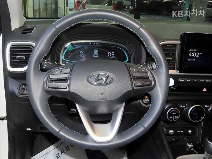 Hyundai Venue Gasoline 1.6 Premium 9