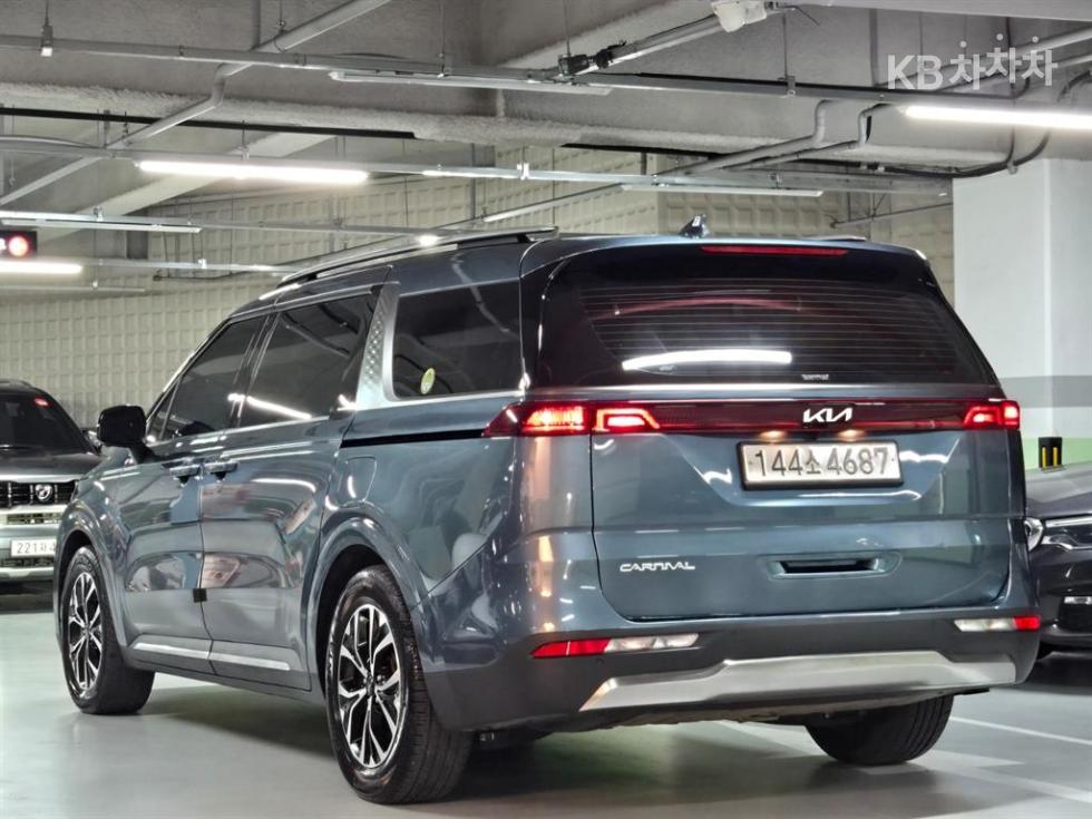 2023 - kia carnival